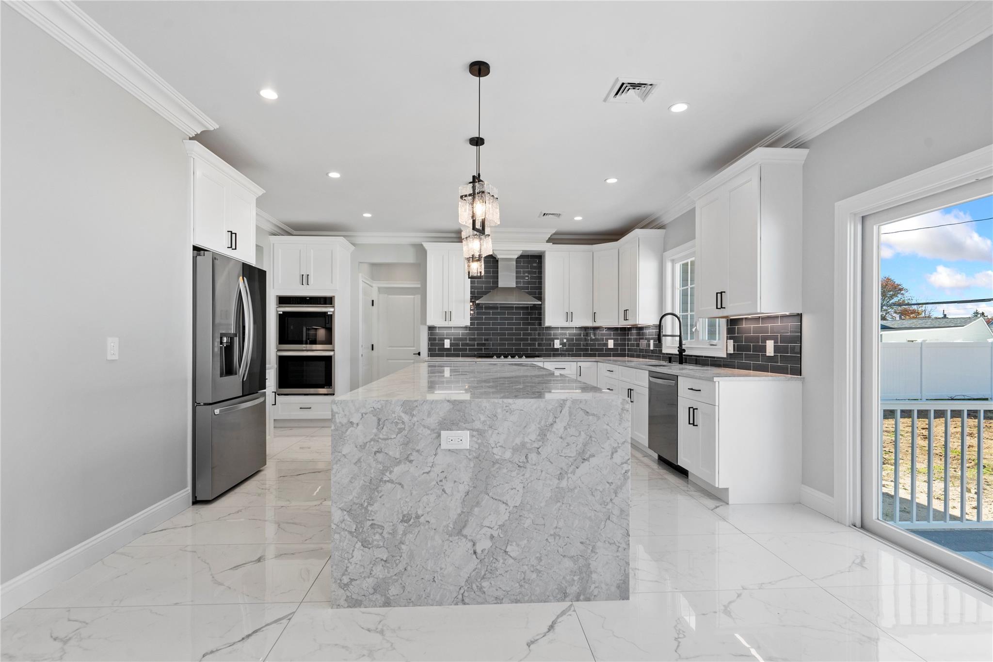 134 Southwood Circle, Syosset, NY 11791