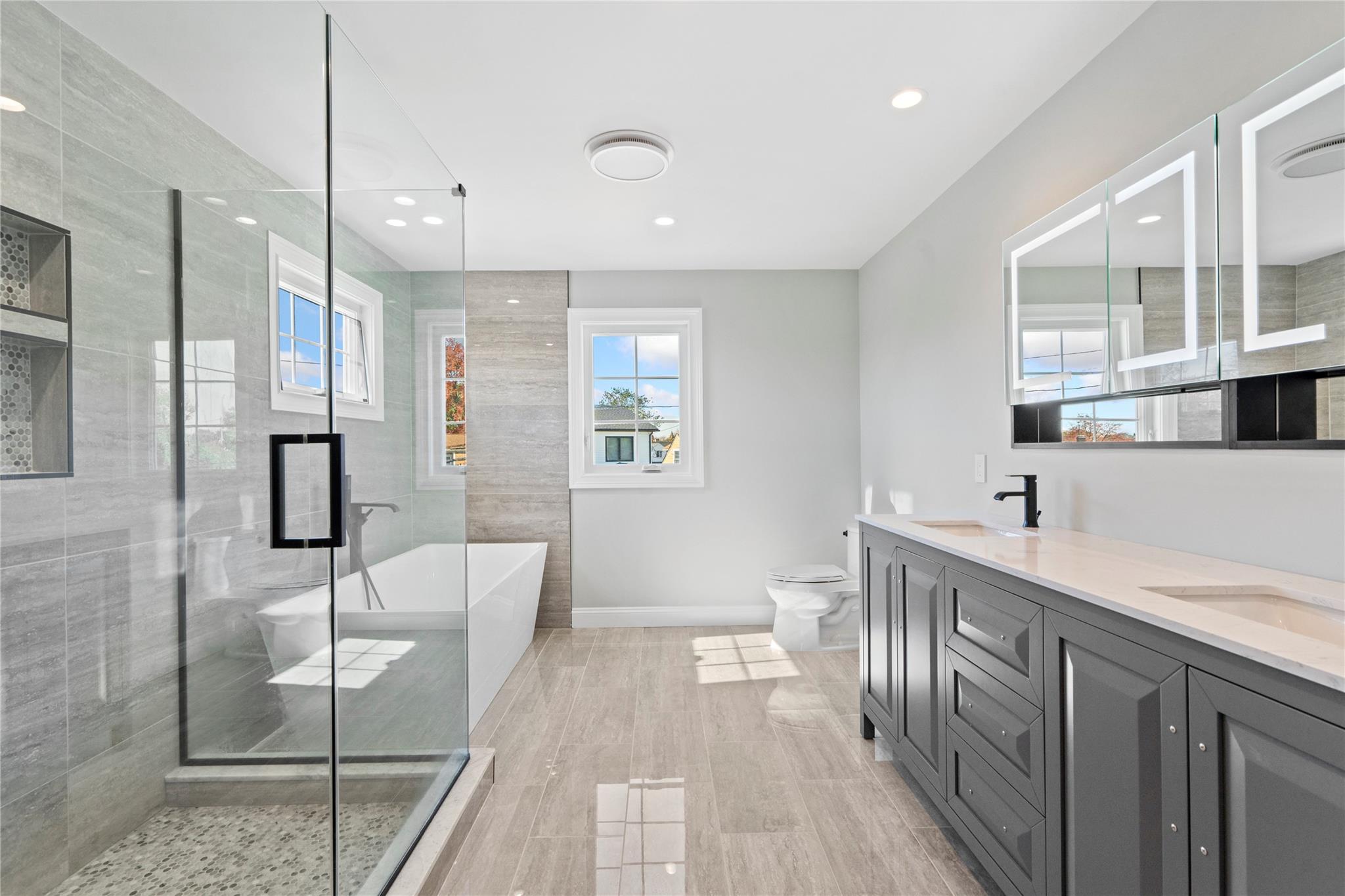 134 Southwood Circle, Syosset, NY 11791