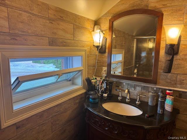 80 Vineyard Avenue, Highland, NY 12528