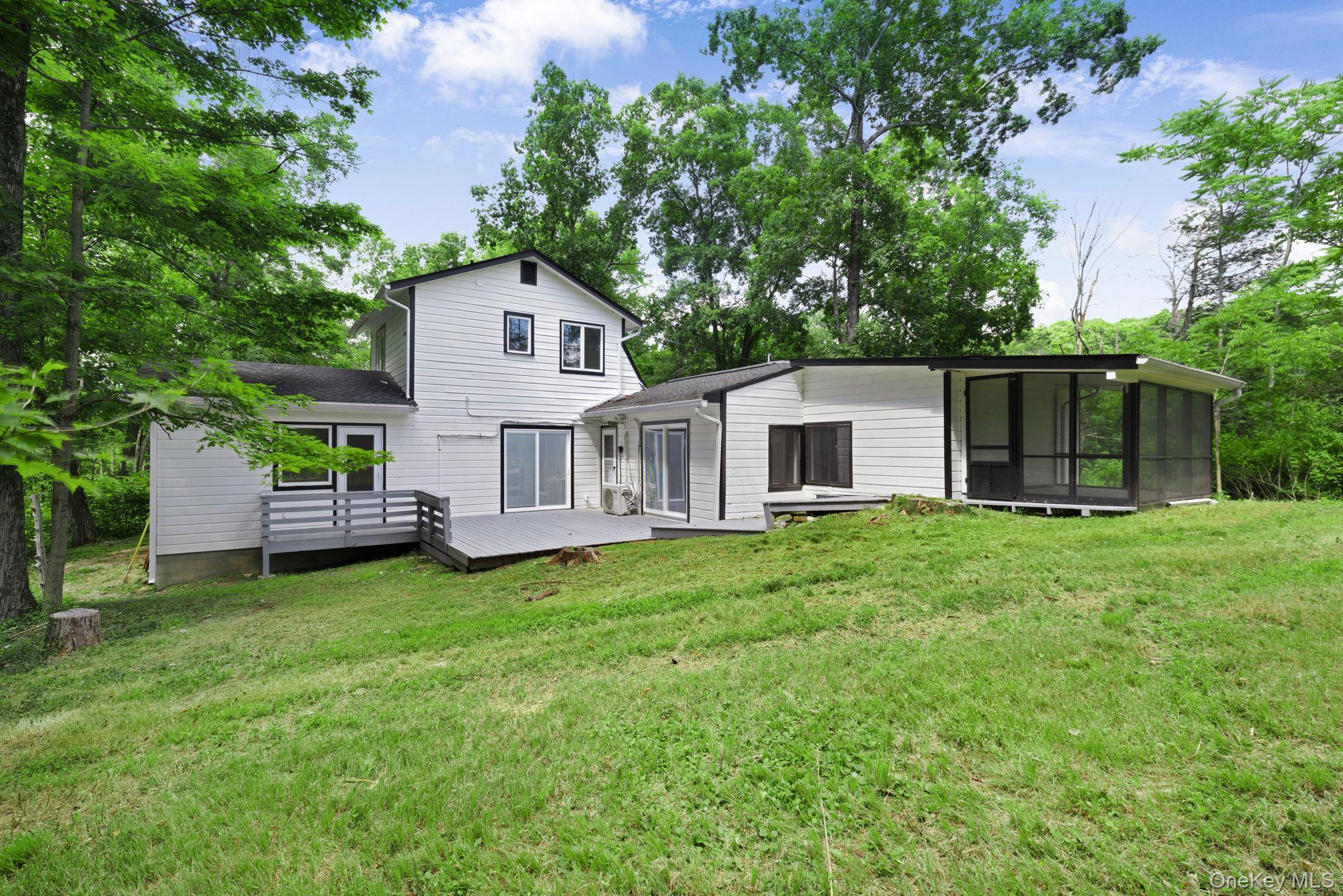 26 Carter Road, Pleasant Valley, NY 12569