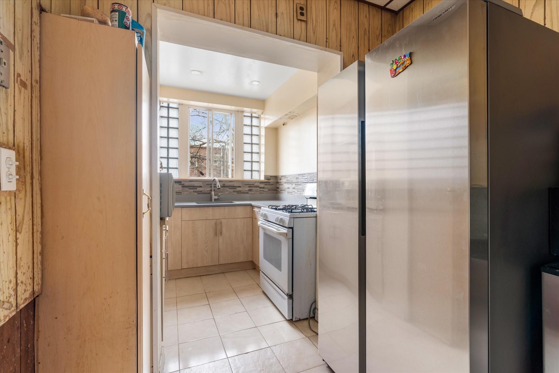 712 E 40th Street, Brooklyn, NY 11210