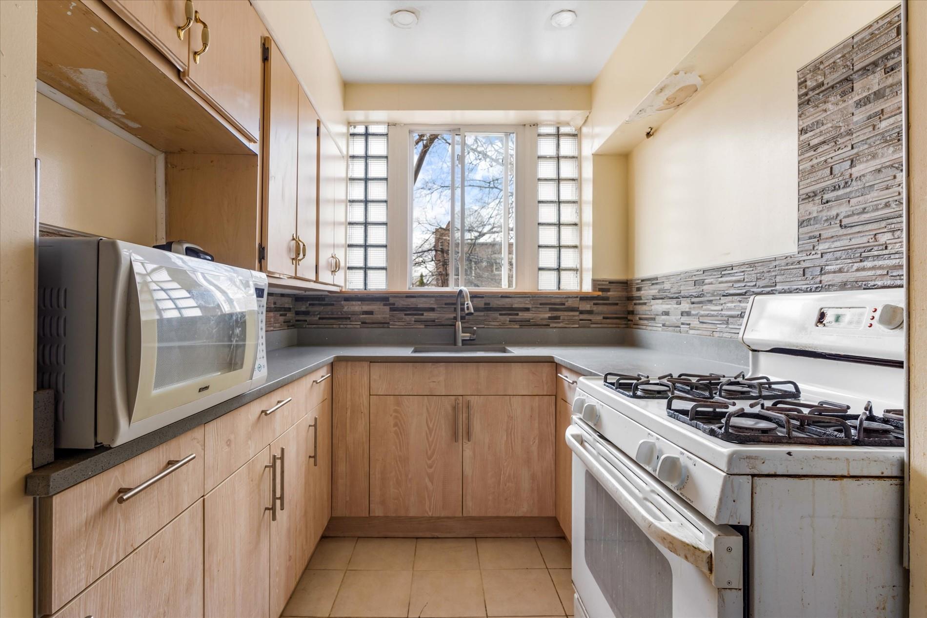 712 E 40th Street, Brooklyn, NY 11210