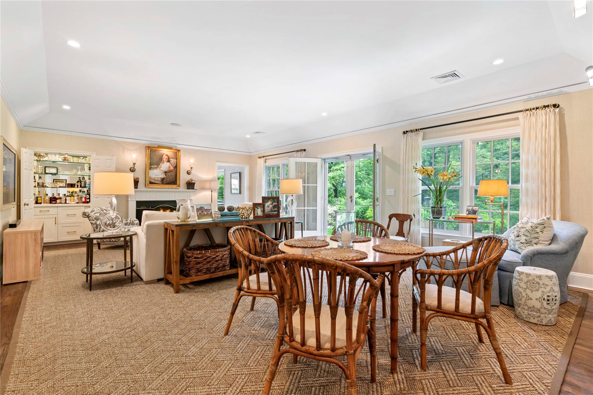 18 Matinecock Farms Road, Glen Cove, NY 11542