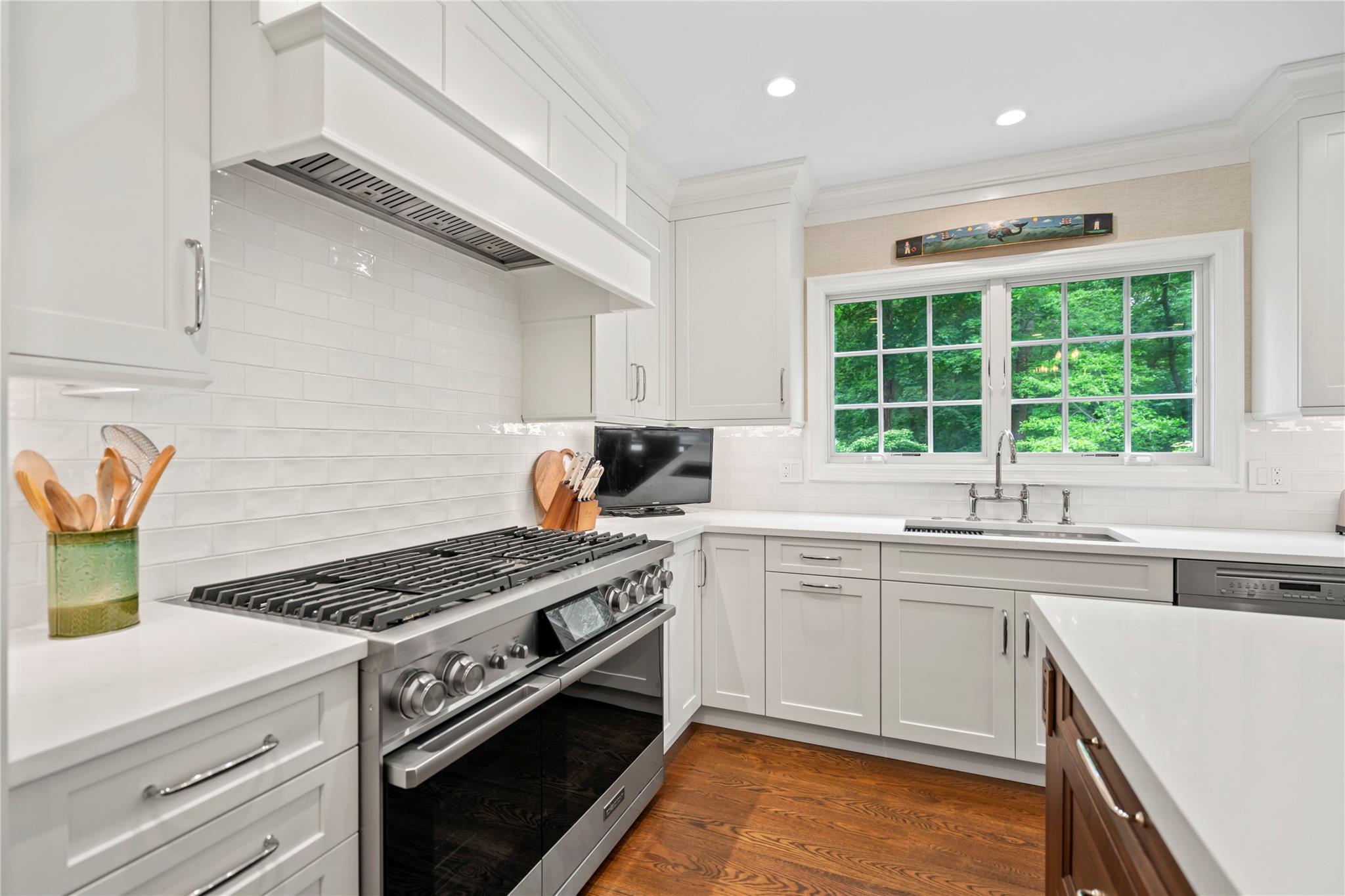 18 Matinecock Farms Road, Glen Cove, NY 11542