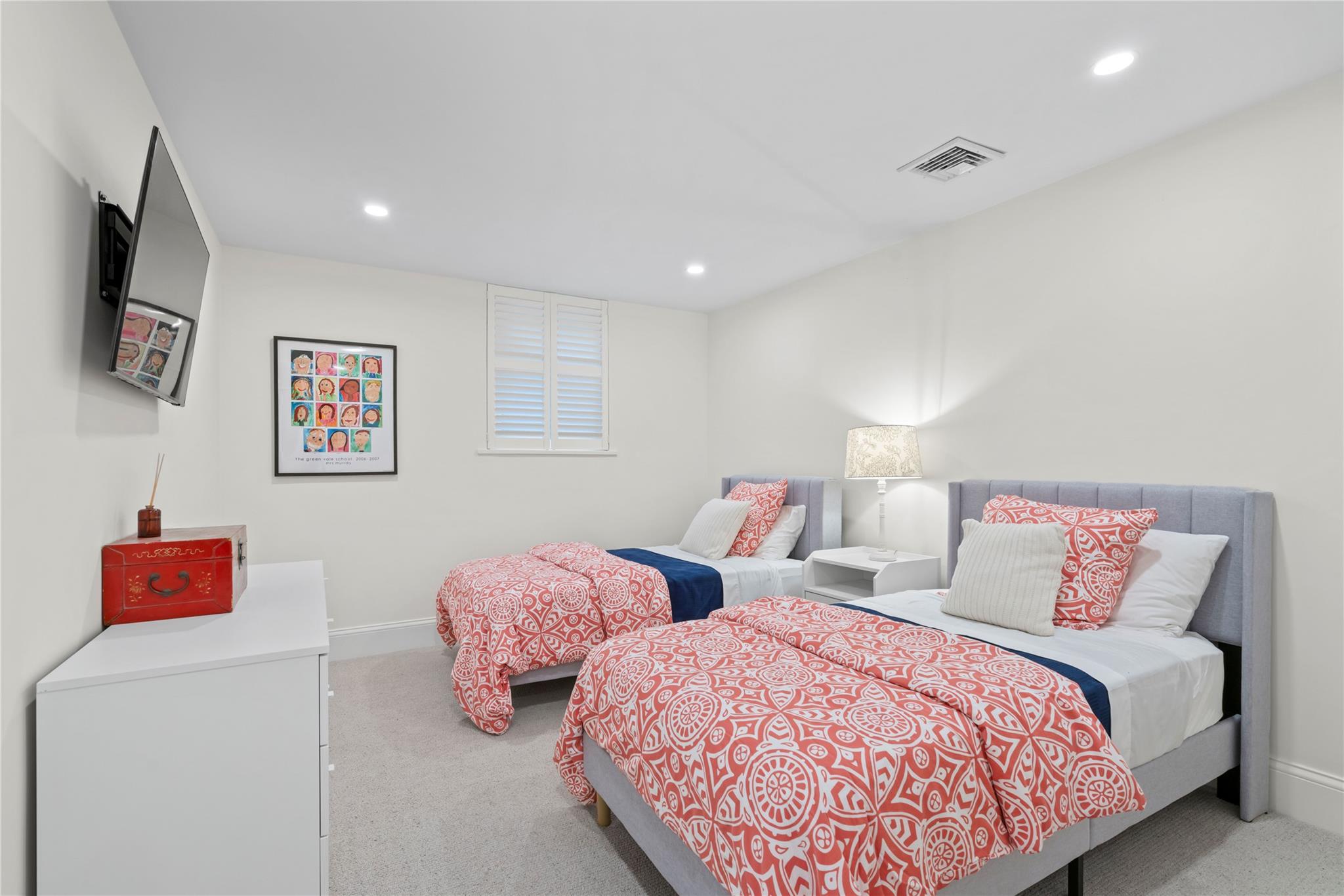 18 Matinecock Farms Road, Glen Cove, NY 11542