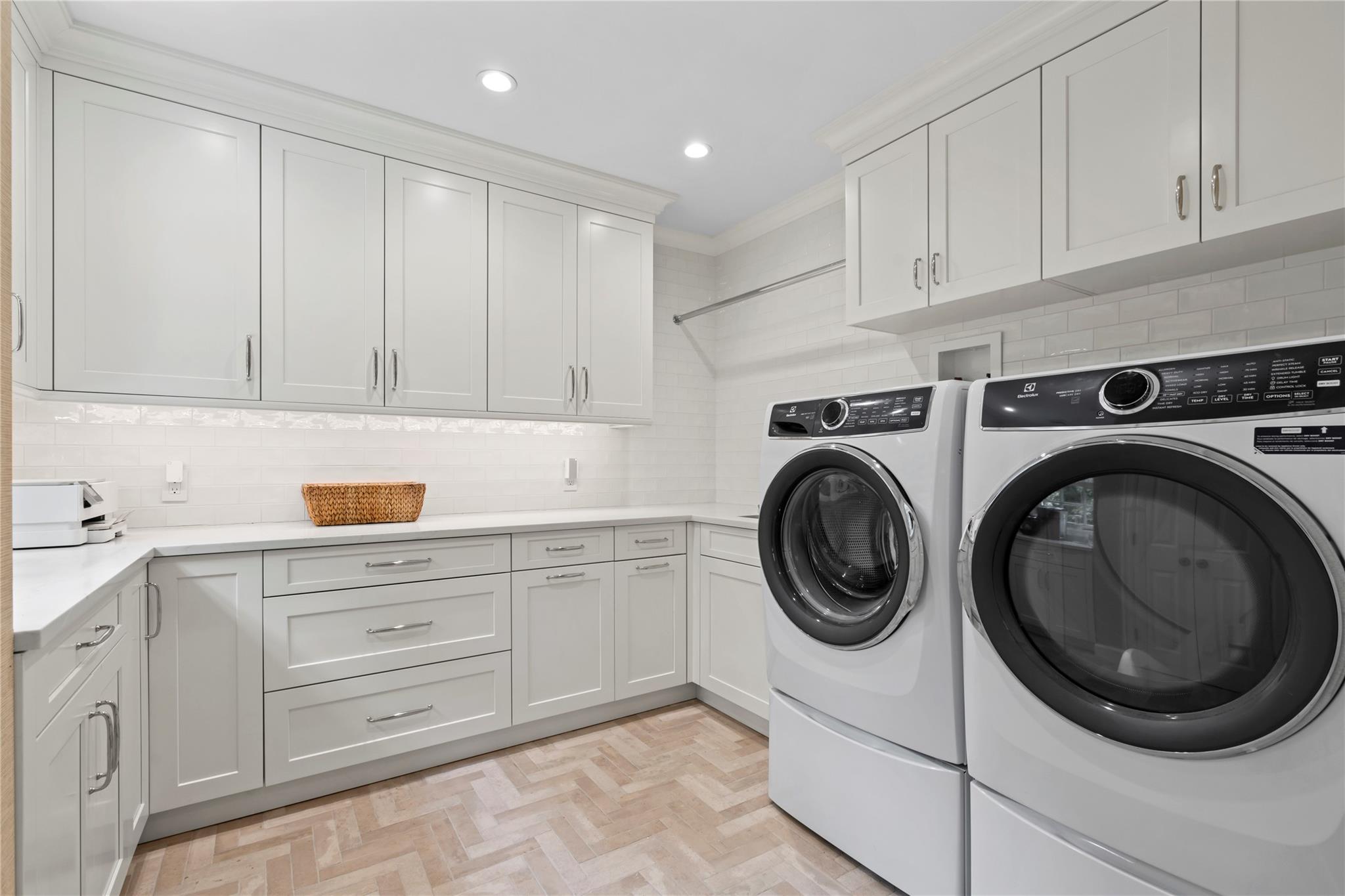 18 Matinecock Farms Road, Glen Cove, NY 11542