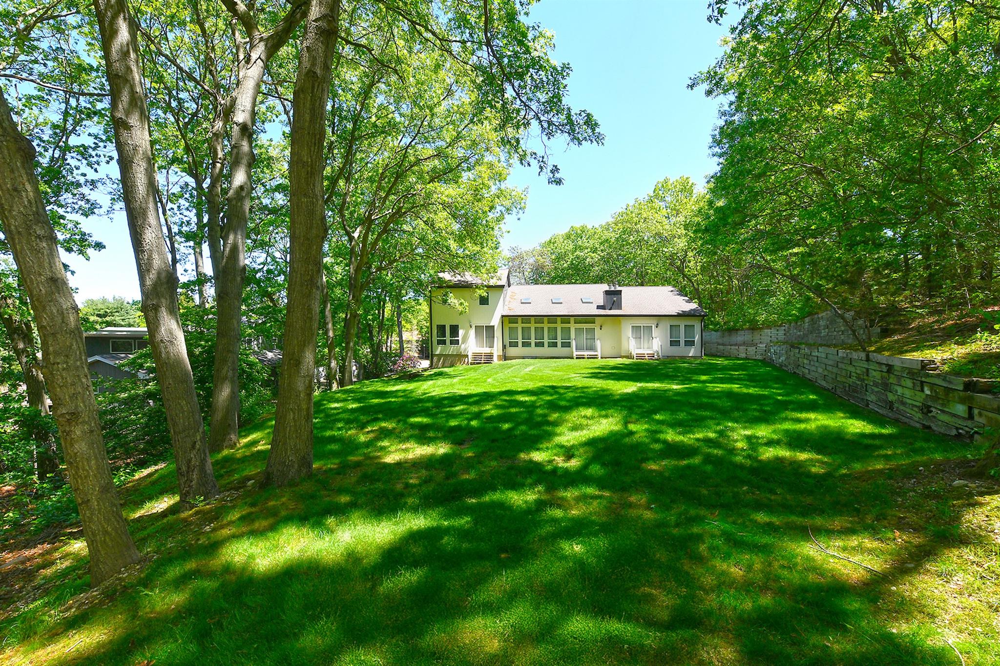 12 Deanna Court, Dix Hills, NY 11746