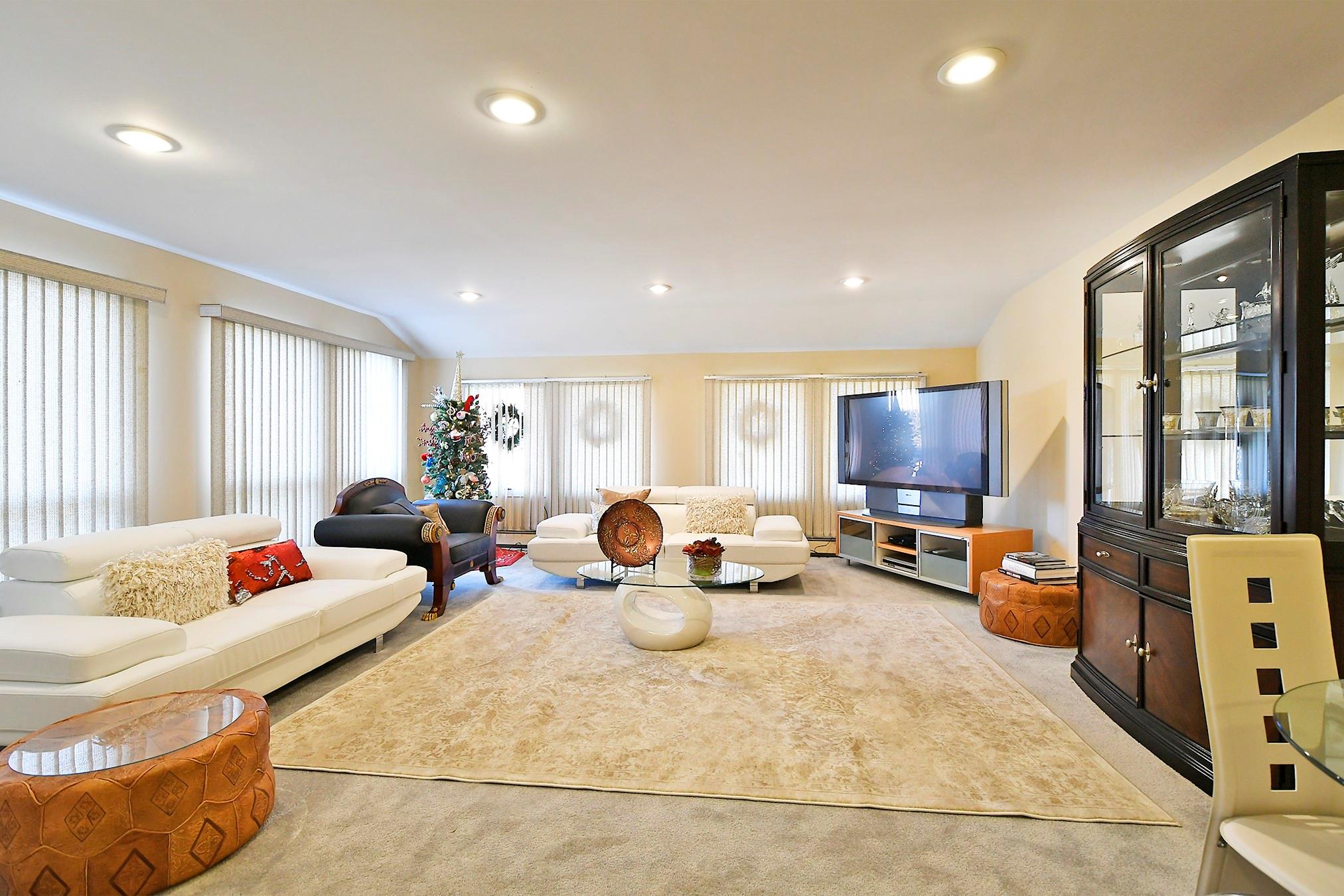 12 Deanna Court, Dix Hills, NY 11746