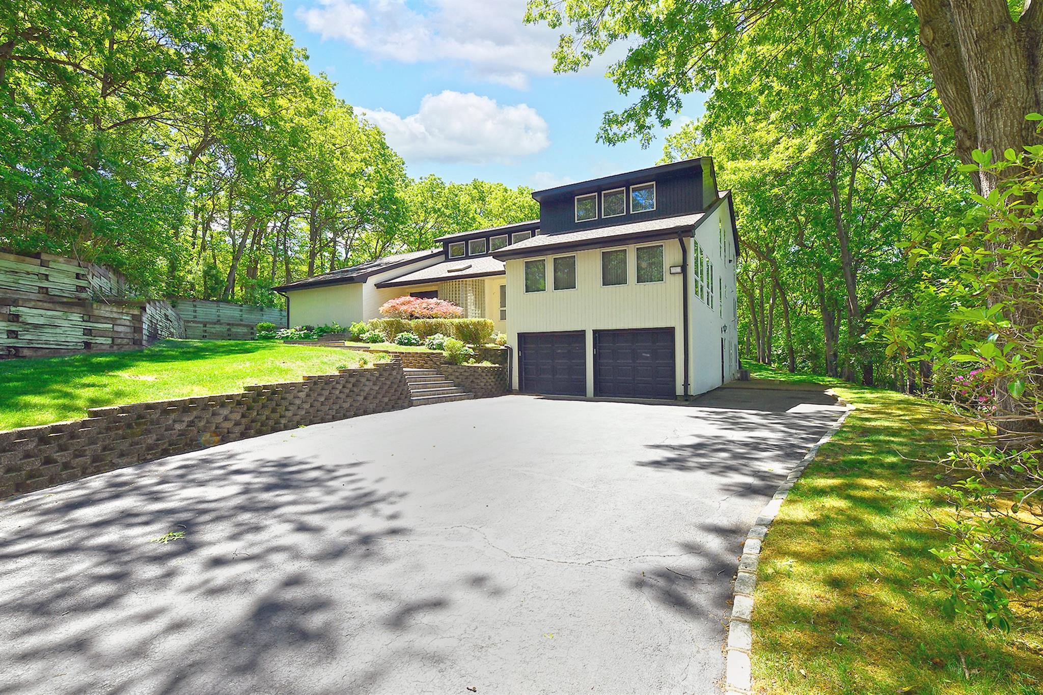 12 Deanna Court, Dix Hills, NY 11746