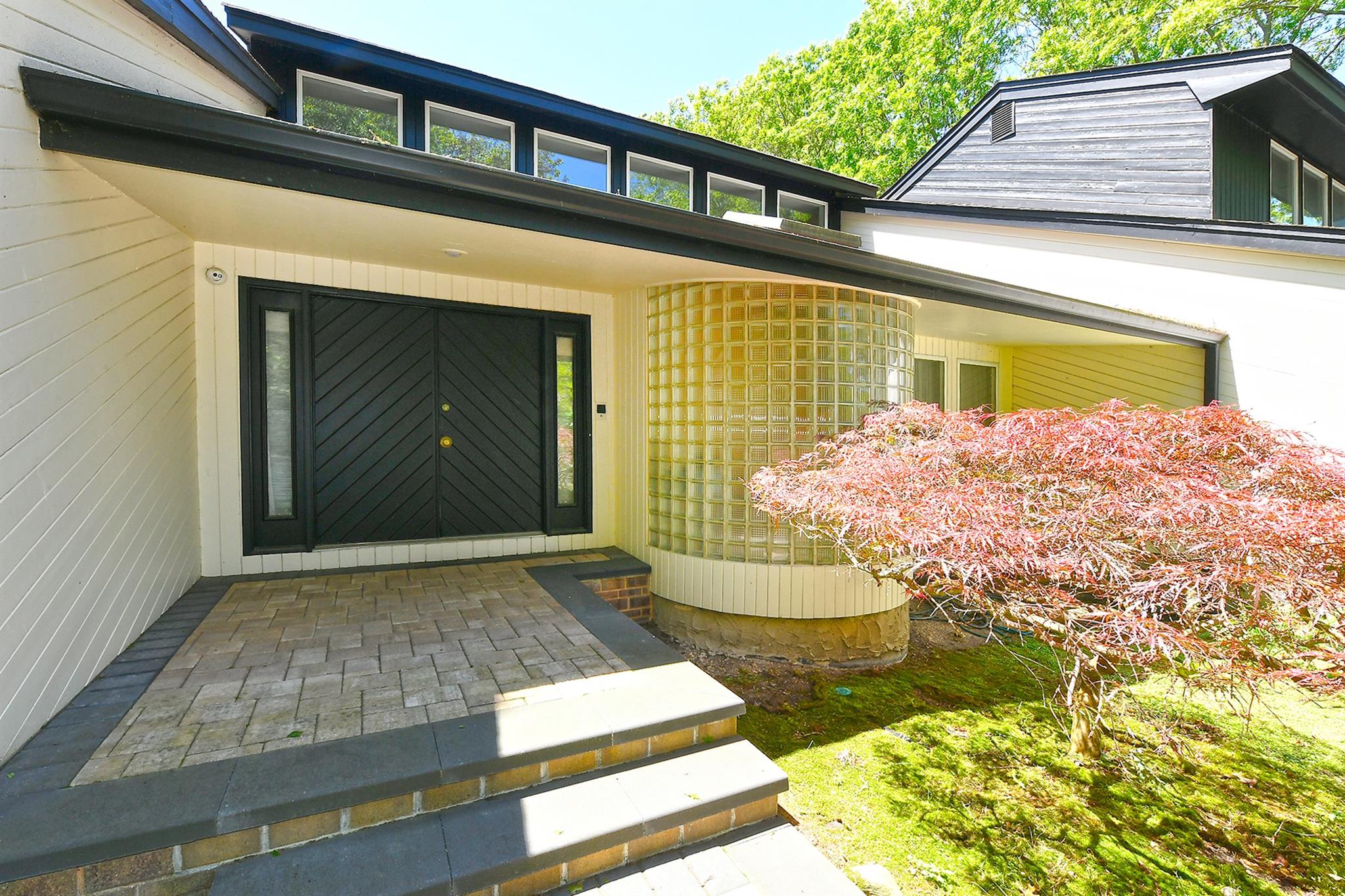 12 Deanna Court, Dix Hills, NY 11746