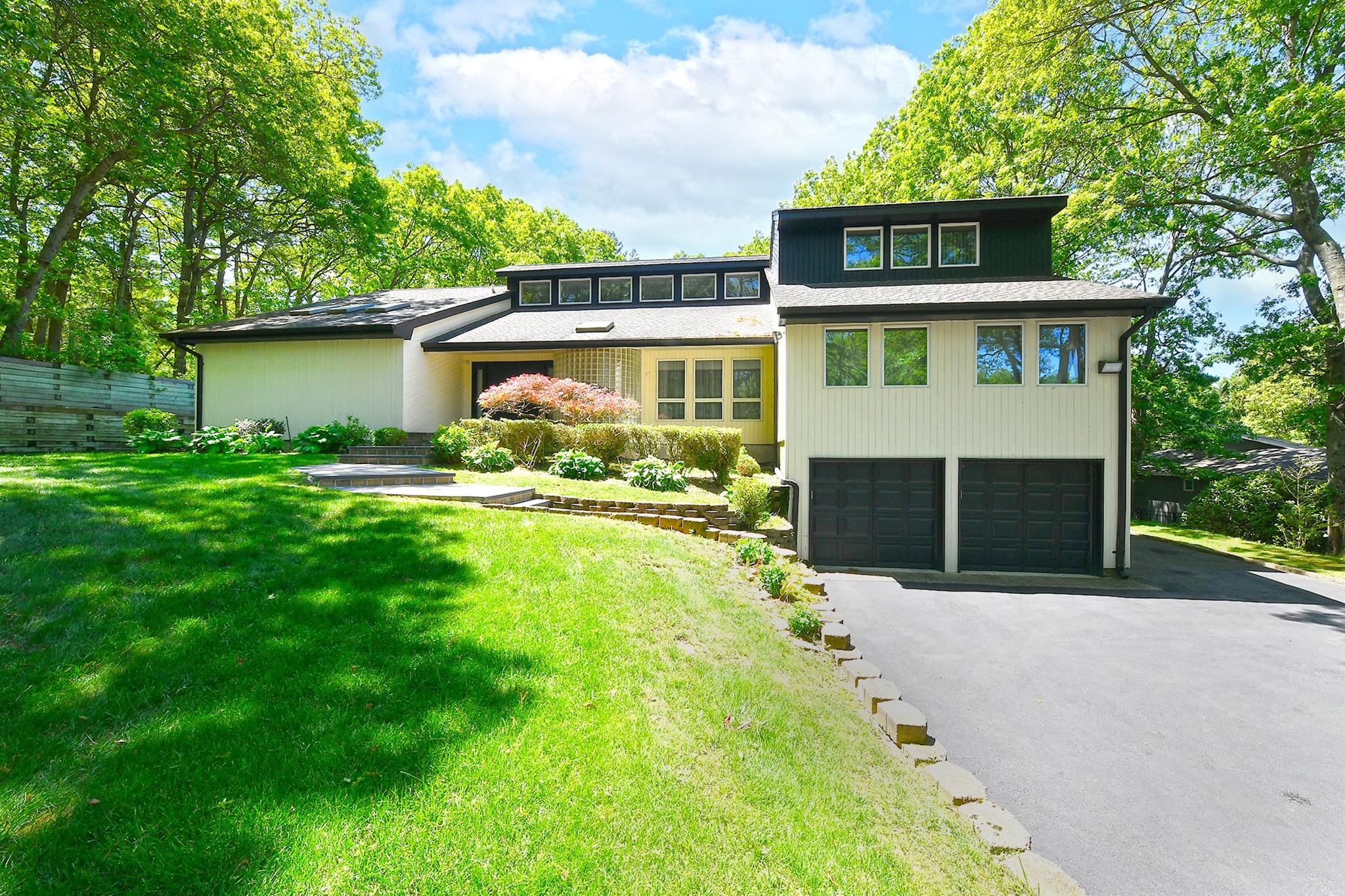 12 Deanna Court, Dix Hills, NY 11746