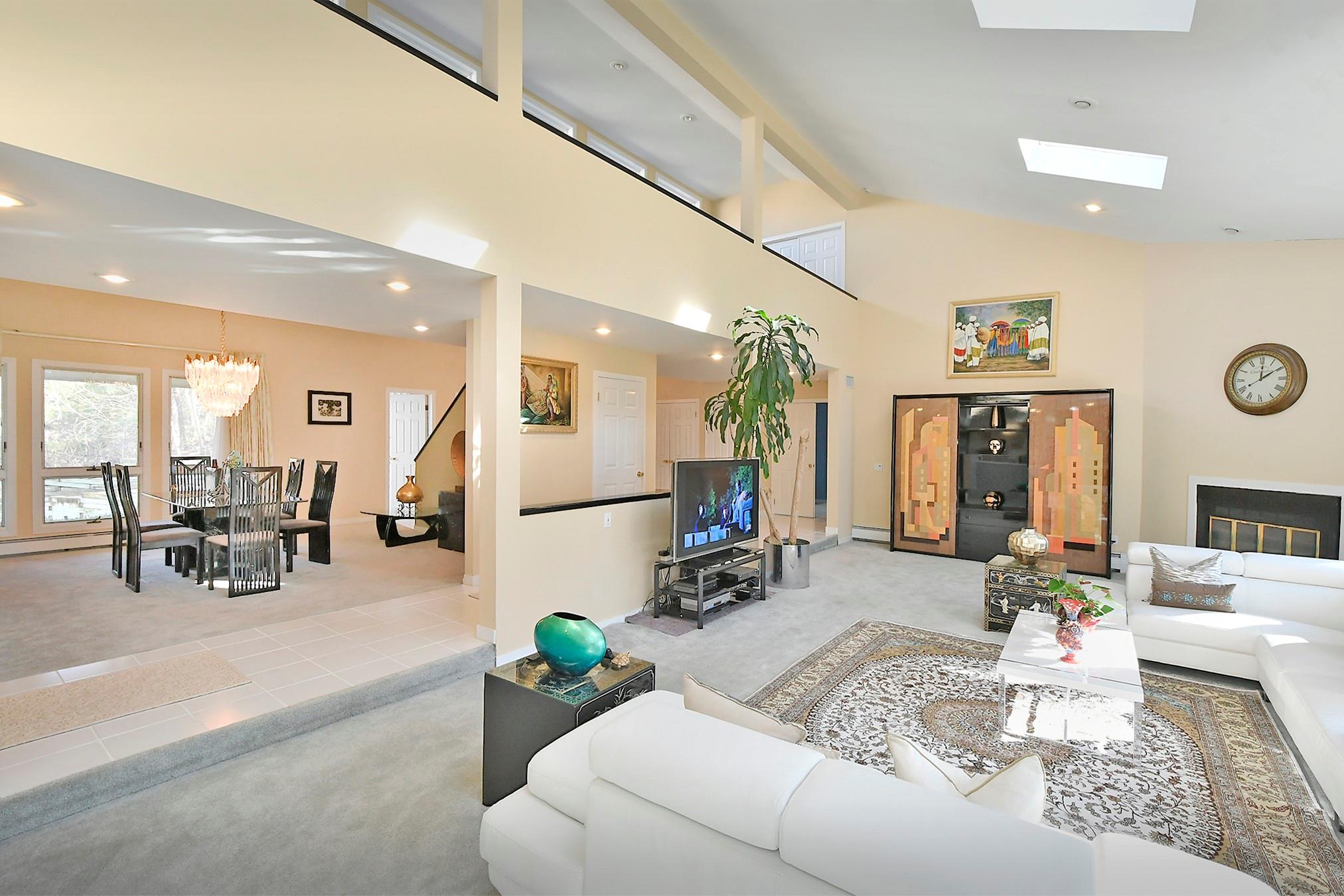 12 Deanna Court, Dix Hills, NY 11746