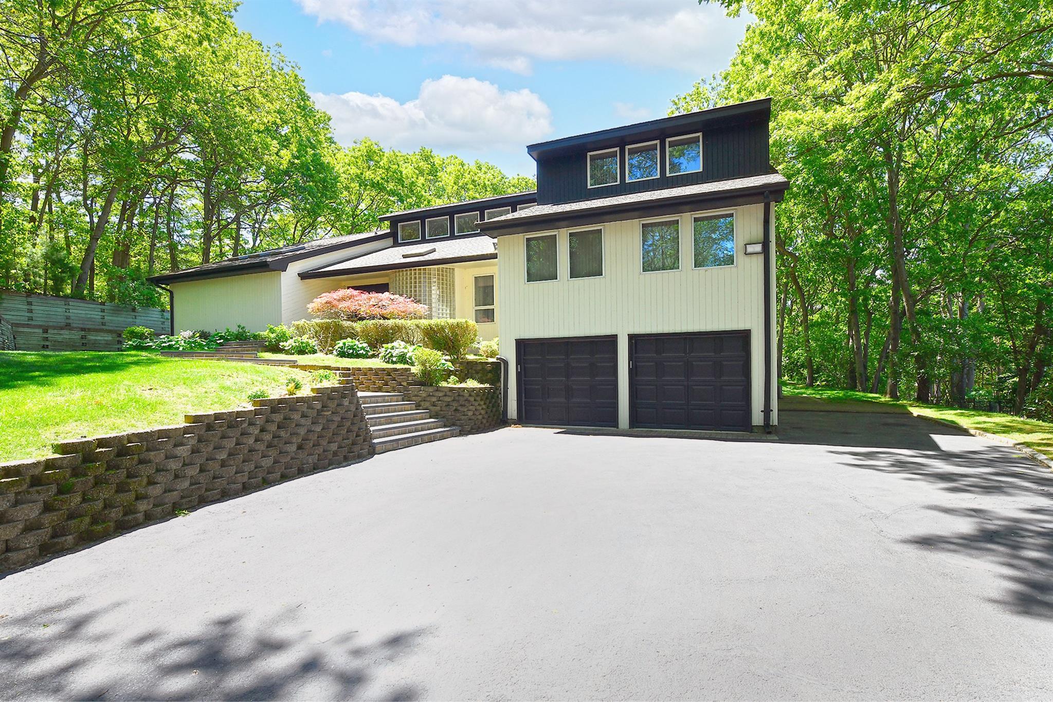 12 Deanna Court, Dix Hills, NY 11746