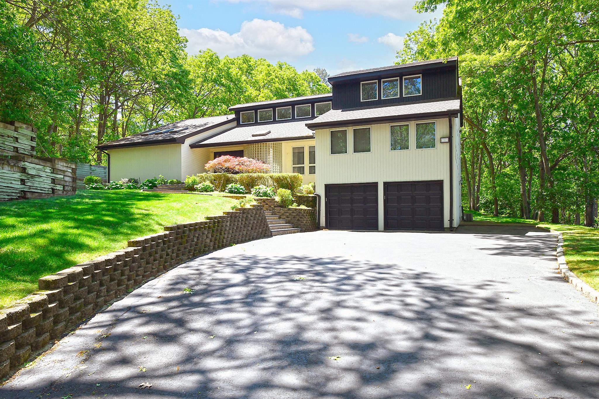 12 Deanna Court, Dix Hills, NY 11746