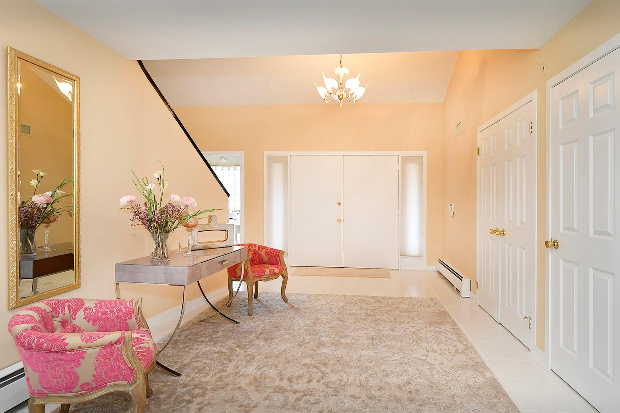 12 Deanna Court, Dix Hills, NY 11746