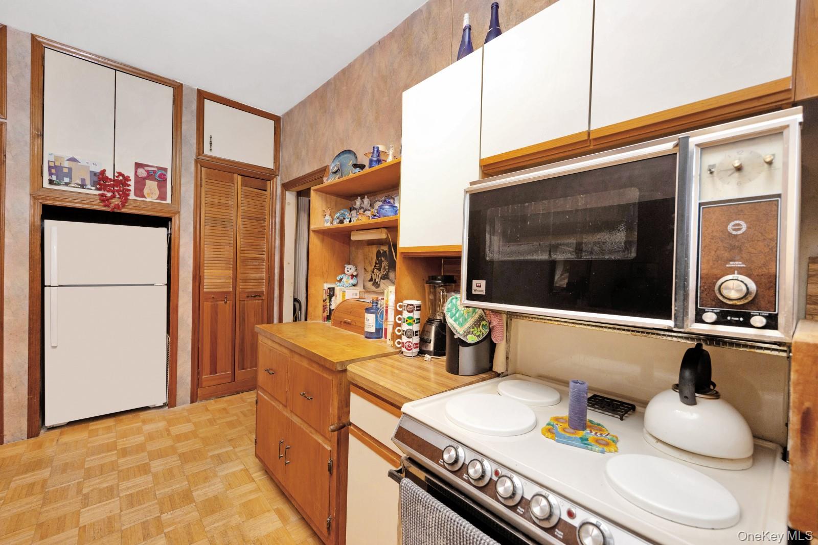 69-59 74th Street, Middle Village, NY 11379