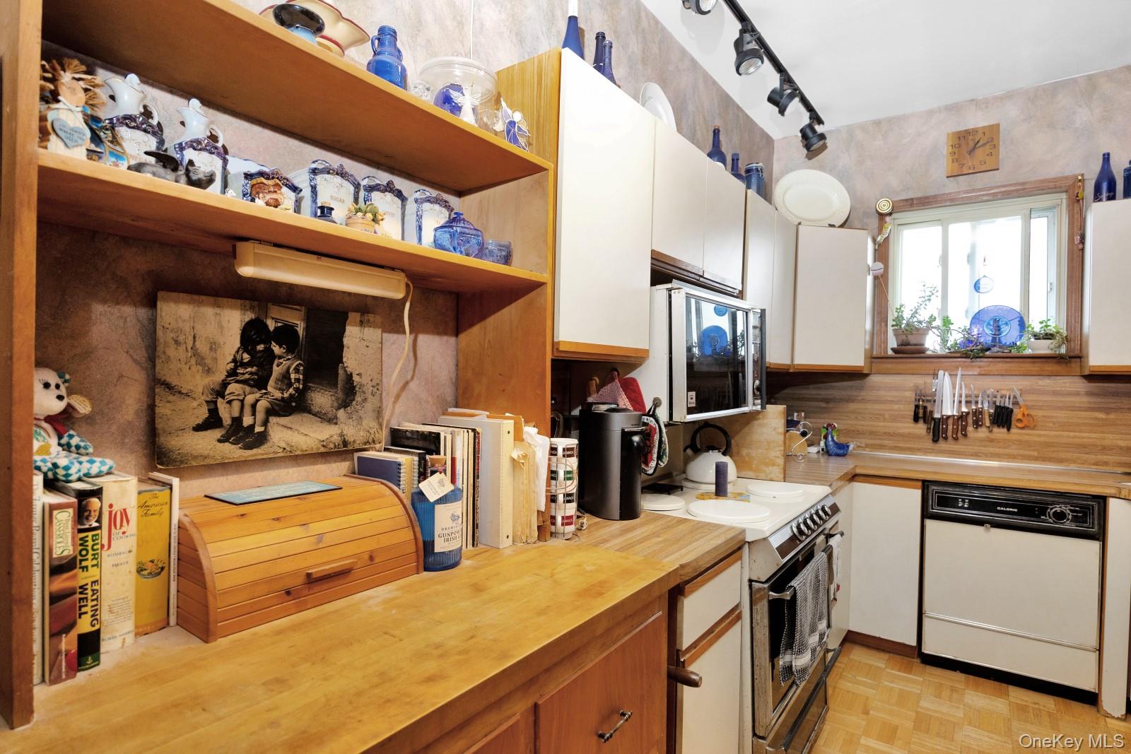 69-59 74th Street, Middle Village, NY 11379