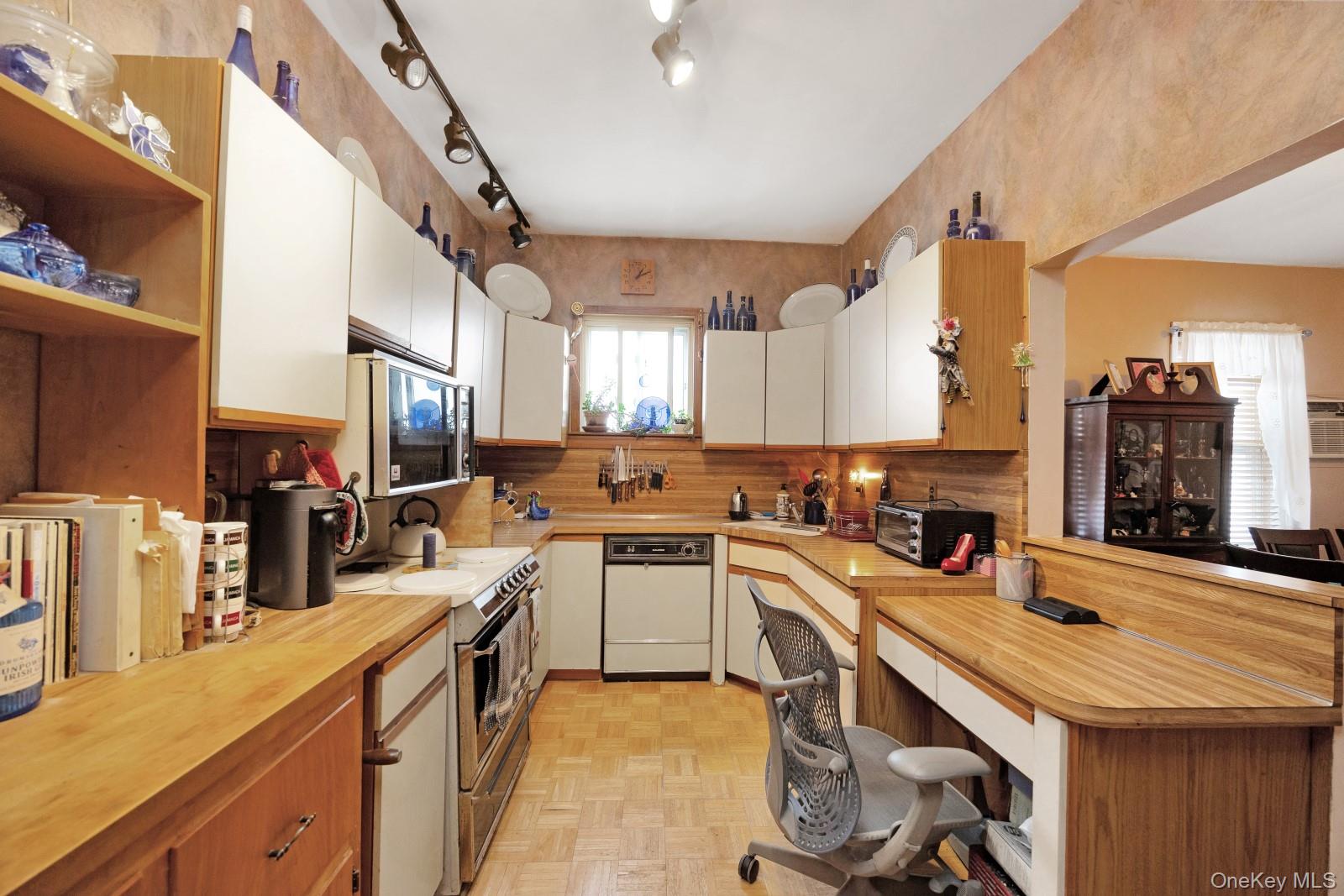 69-59 74th Street, Middle Village, NY 11379