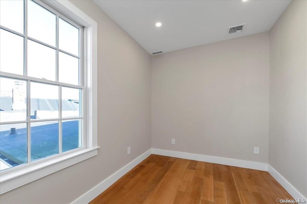 108 South # E, Oyster Bay, NY 11771