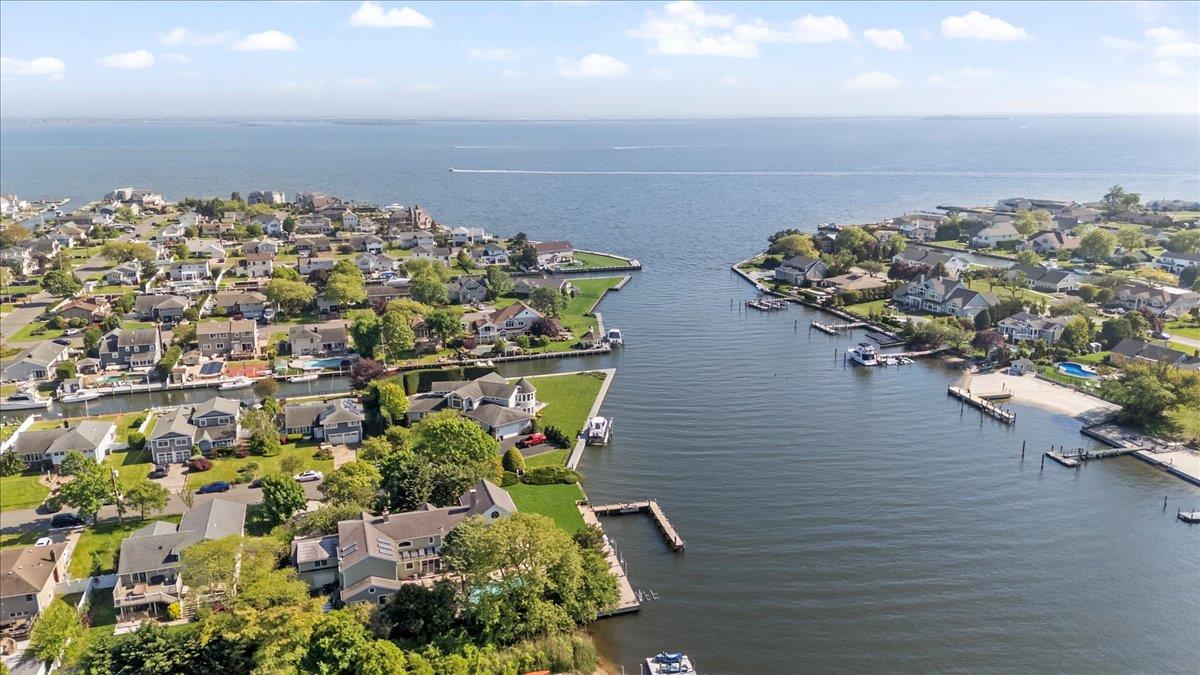 501 Bay 5th Street, West Islip, NY 11795