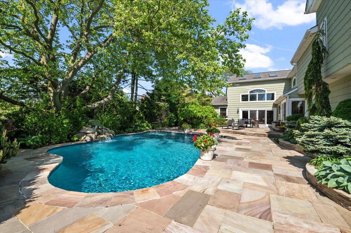 501 Bay 5th Street, West Islip, NY 11795