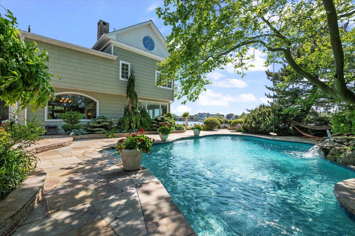 501 Bay 5th Street, West Islip, NY 11795