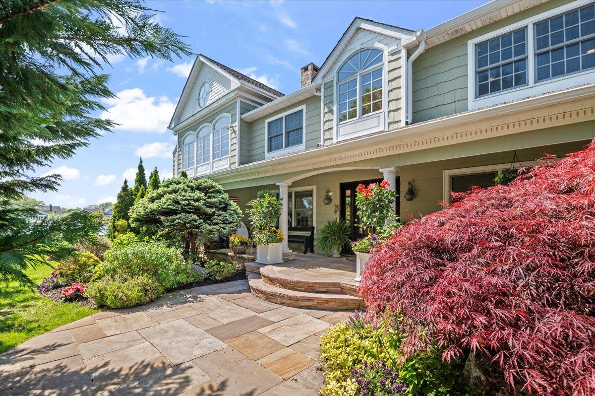 501 Bay 5th Street, West Islip, NY 11795