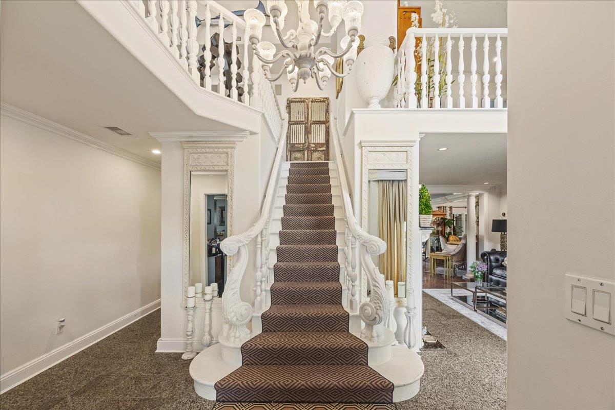 10 Bulaire Road, East Rockaway, NY 11518