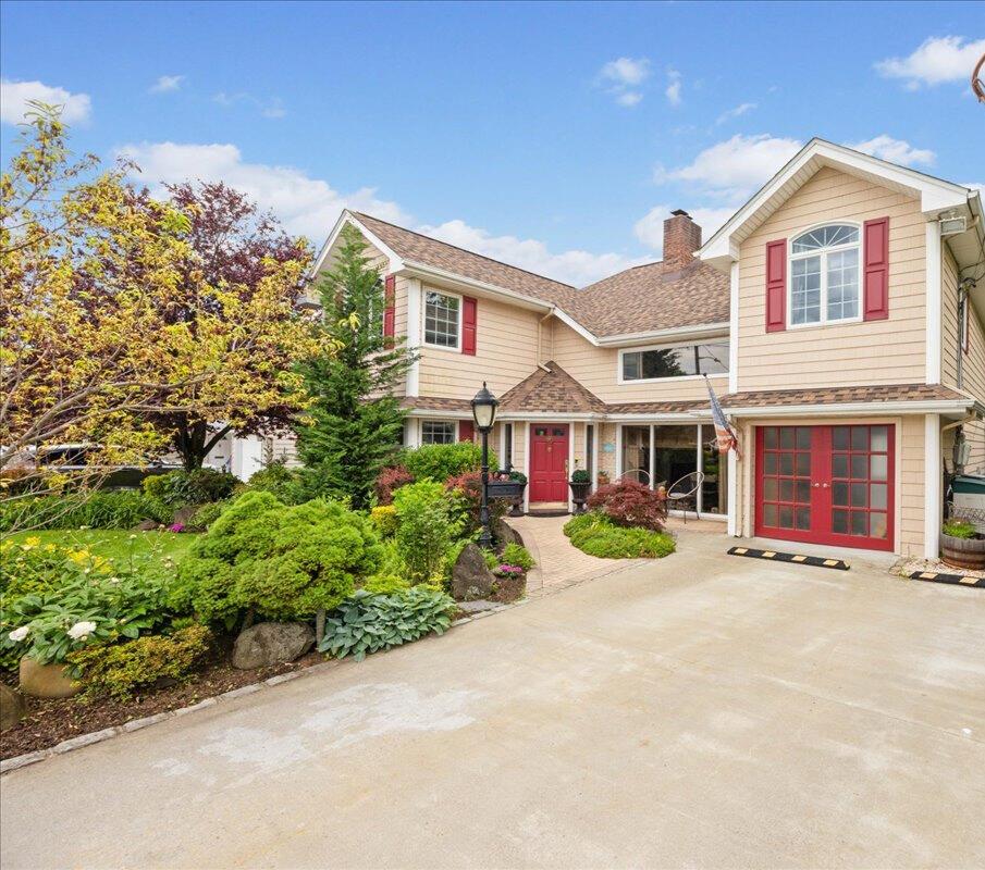 10 Bulaire Road, East Rockaway, NY 11518