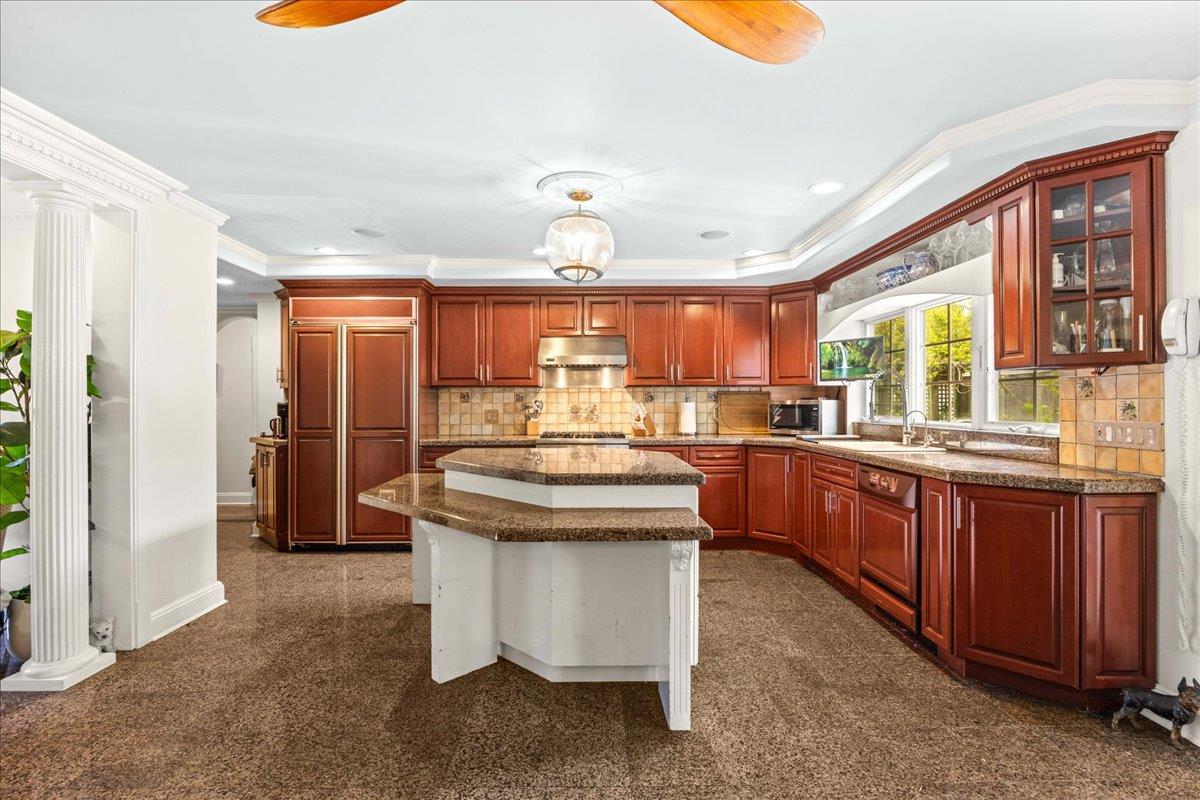 10 Bulaire Road, East Rockaway, NY 11518