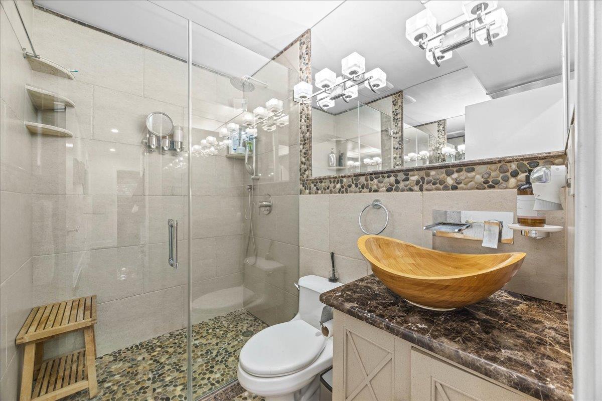 10 Bulaire Road, East Rockaway, NY 11518