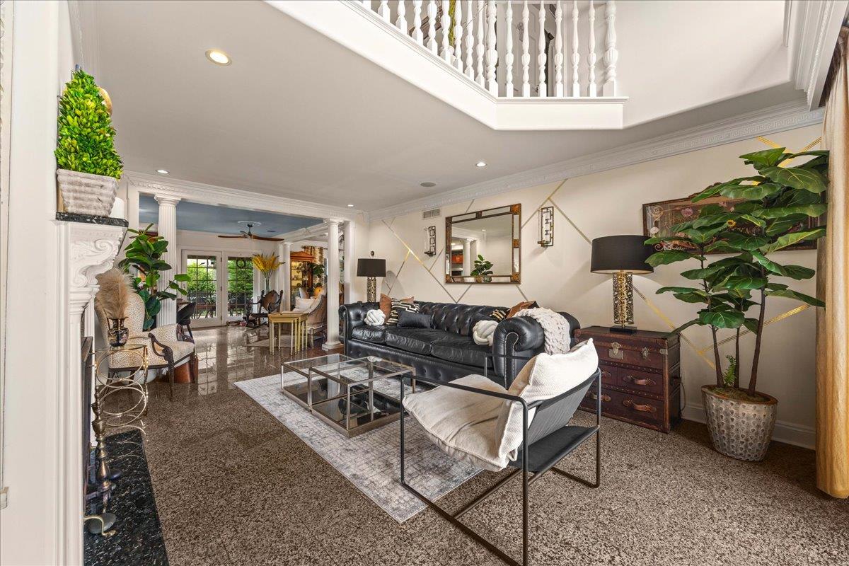 10 Bulaire Road, East Rockaway, NY 11518