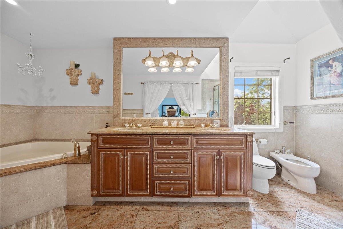 10 Bulaire Road, East Rockaway, NY 11518