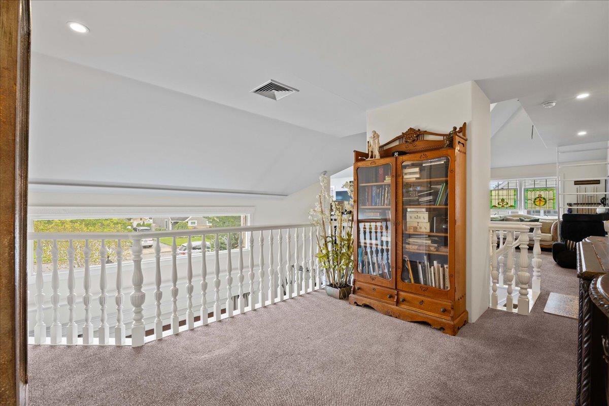 10 Bulaire Road, East Rockaway, NY 11518