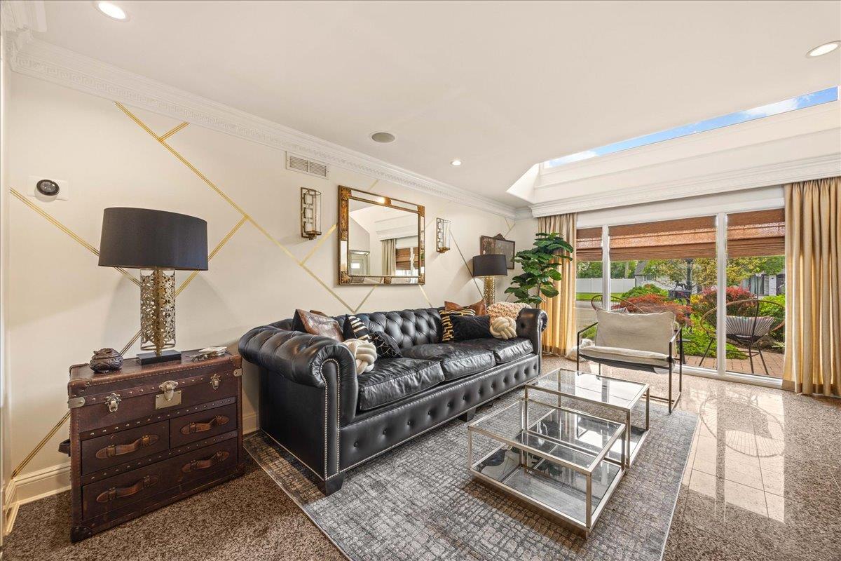 10 Bulaire Road, East Rockaway, NY 11518