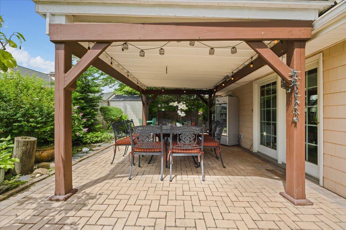 10 Bulaire Road, East Rockaway, NY 11518