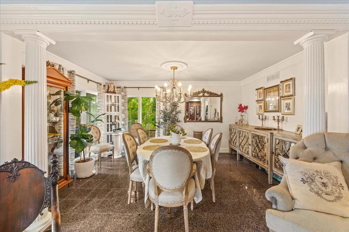 10 Bulaire Road, East Rockaway, NY 11518