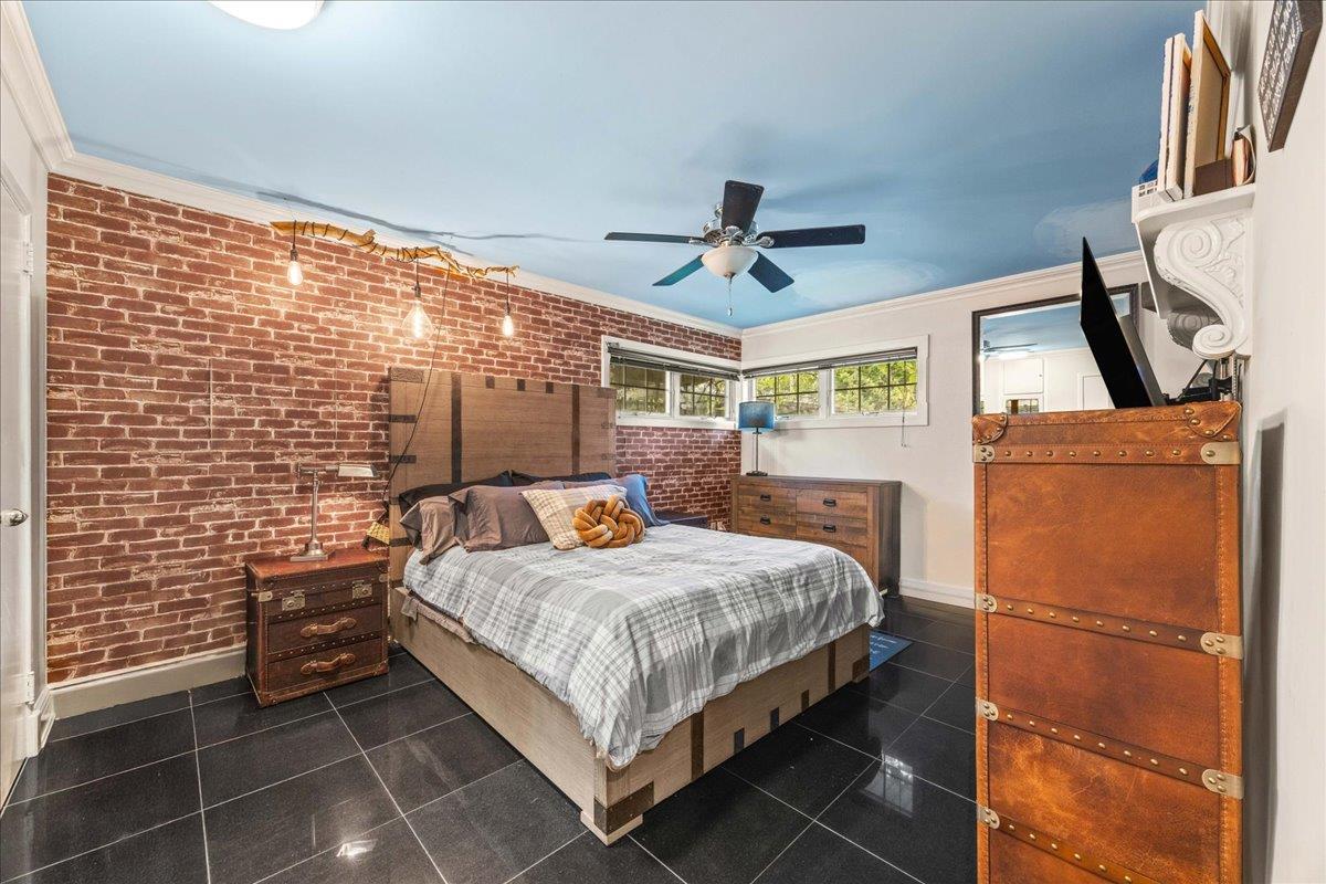 10 Bulaire Road, East Rockaway, NY 11518