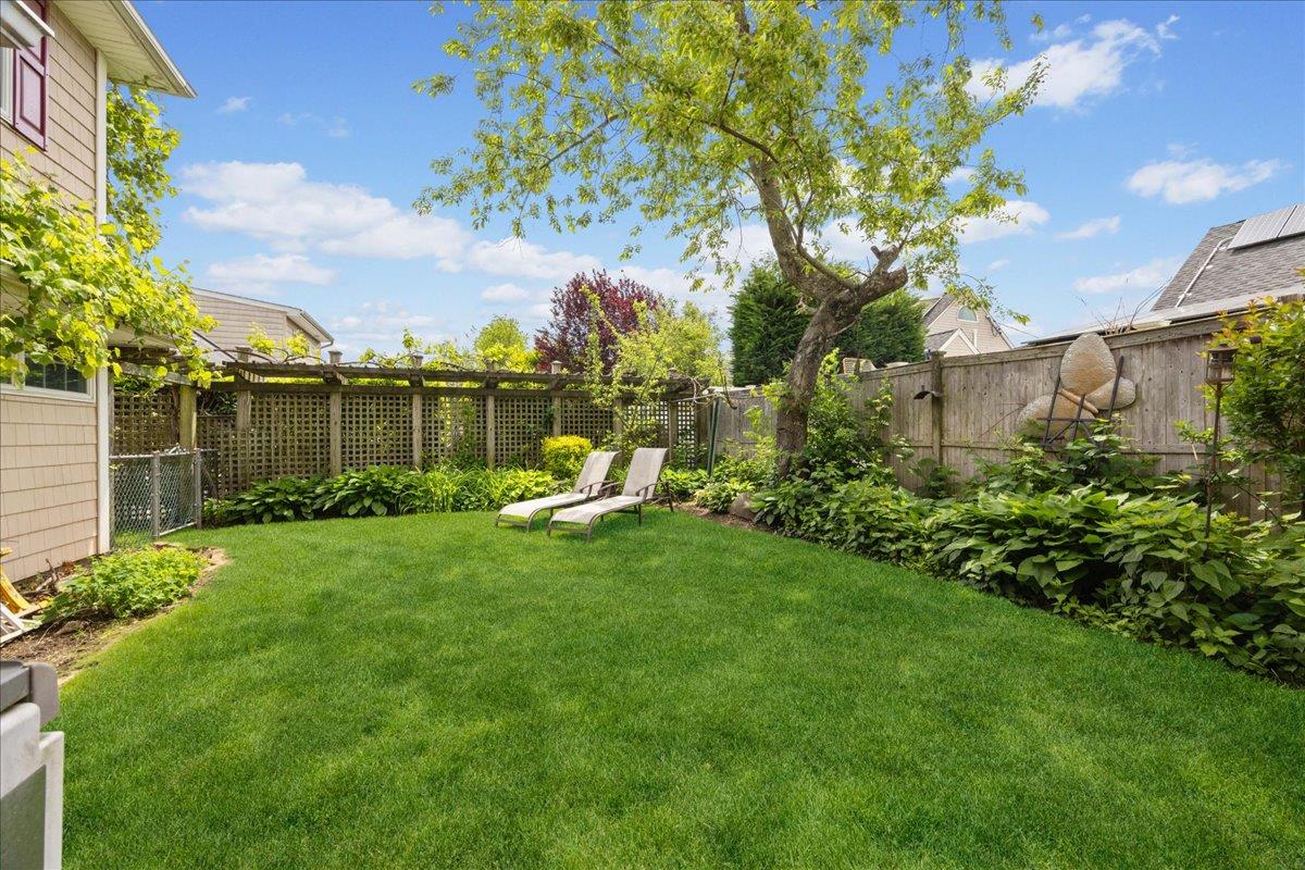 10 Bulaire Road, East Rockaway, NY 11518