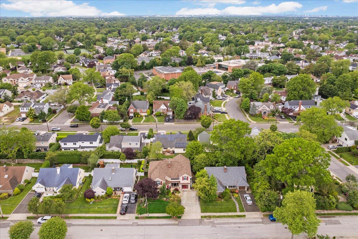 10 Bulaire Road, East Rockaway, NY 11518