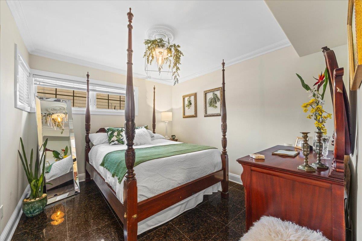 10 Bulaire Road, East Rockaway, NY 11518