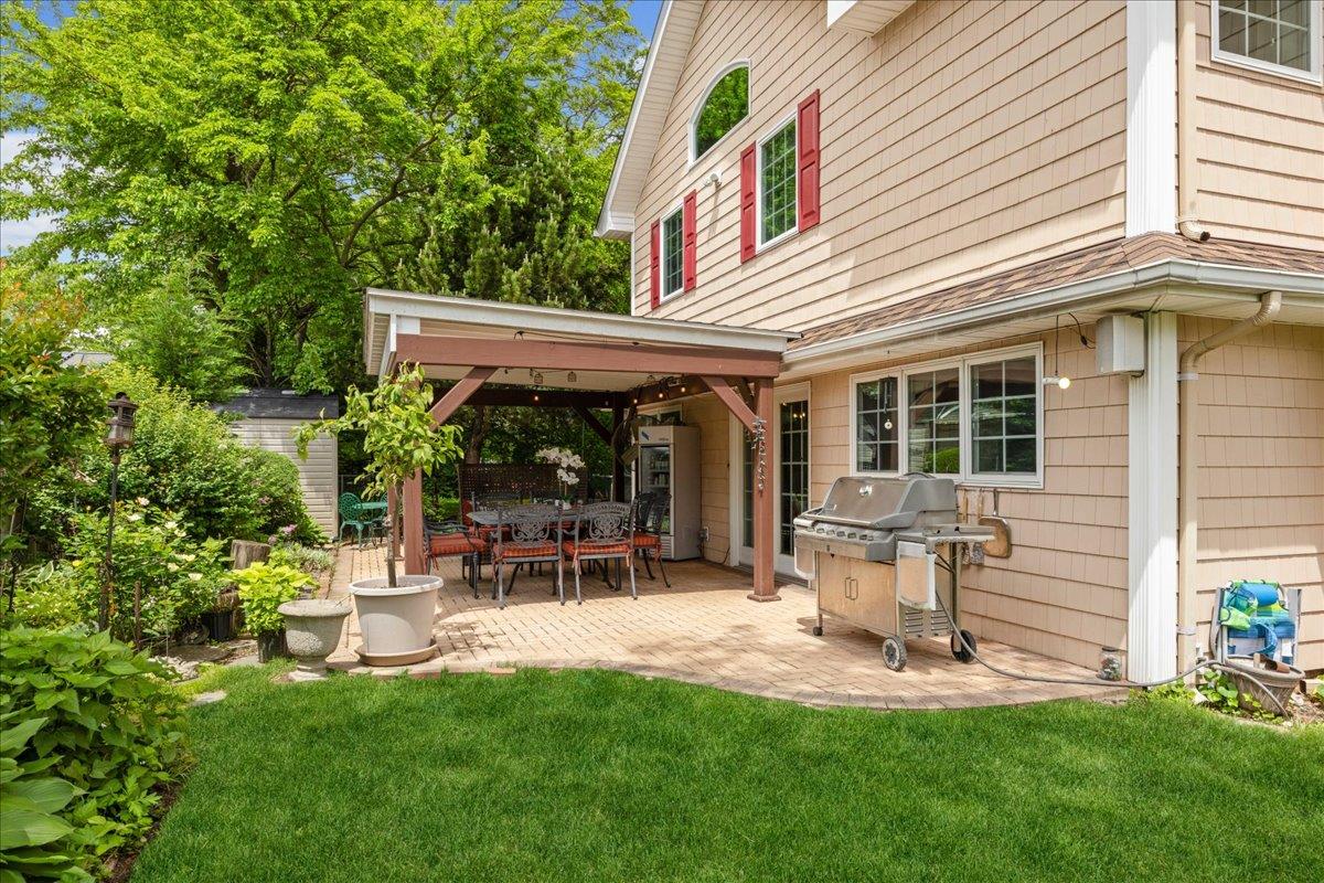 10 Bulaire Road, East Rockaway, NY 11518