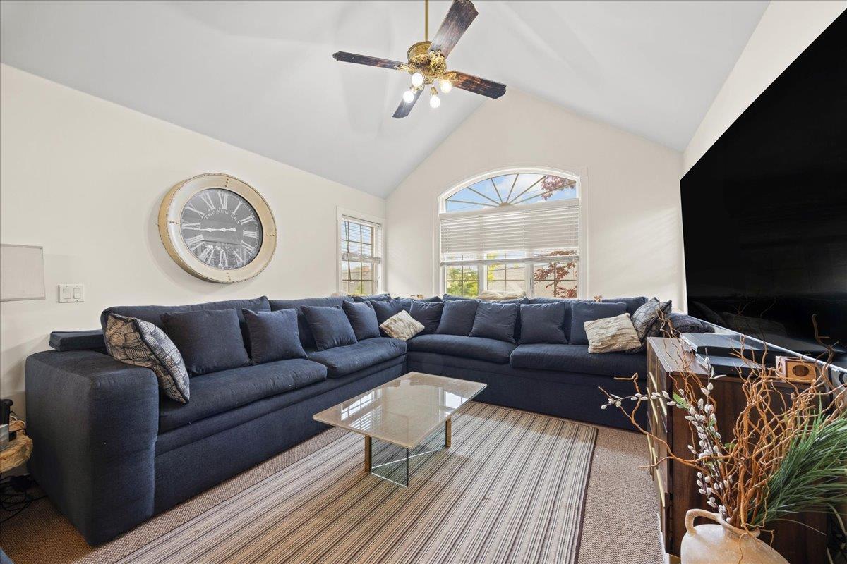 10 Bulaire Road, East Rockaway, NY 11518