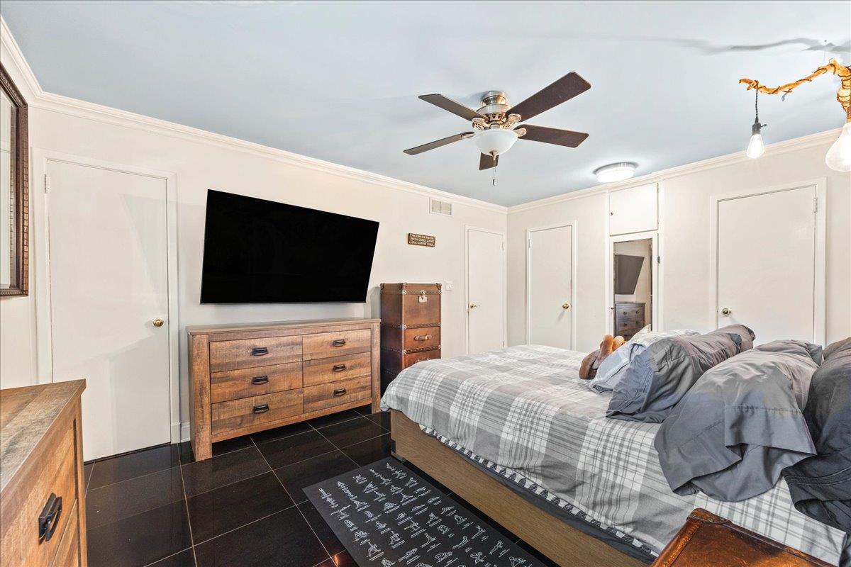 10 Bulaire Road, East Rockaway, NY 11518