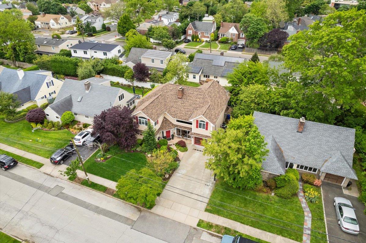 10 Bulaire Road, East Rockaway, NY 11518