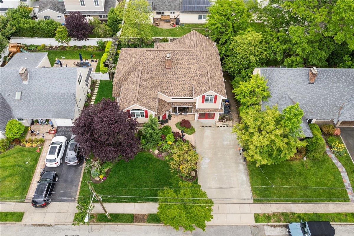 10 Bulaire Road, East Rockaway, NY 11518