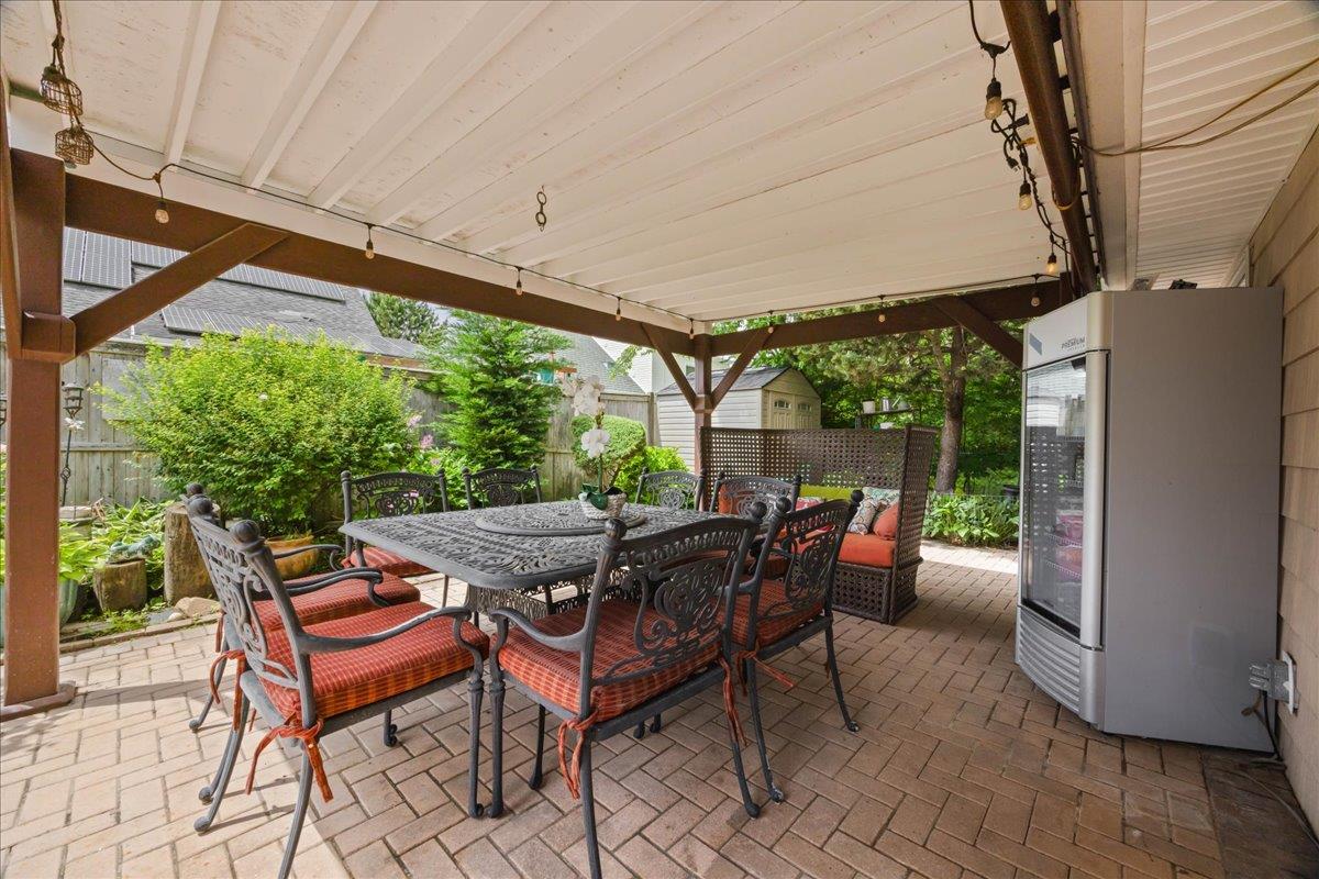 10 Bulaire Road, East Rockaway, NY 11518