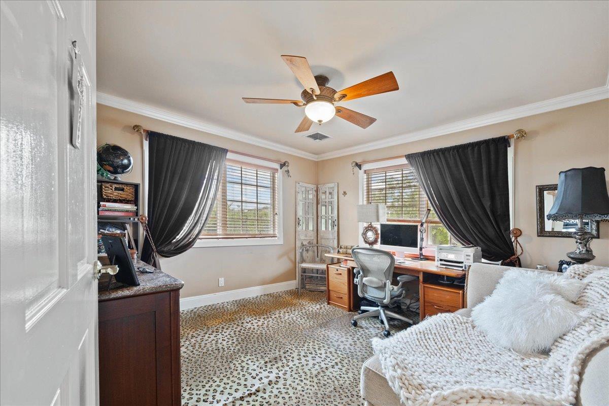 10 Bulaire Road, East Rockaway, NY 11518