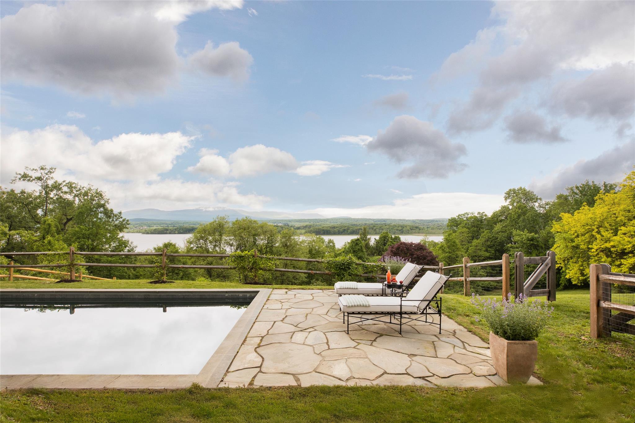 49 Sunset Circle, Germantown, NY 12526