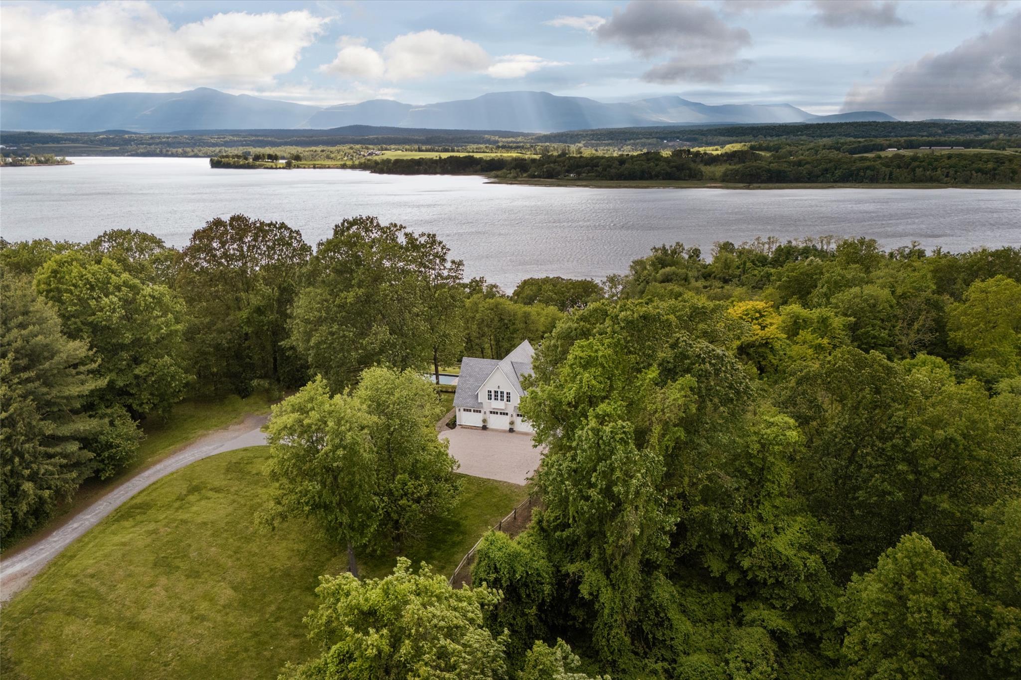 49 Sunset Circle, Germantown, NY 12526